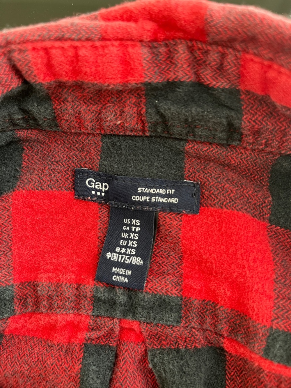 GAP Men's Red and Black Plaid Flannel Button-Down Shirt - Picture 3 of 4